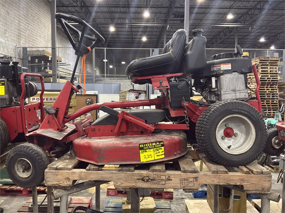 BIDERA Government Auctions - (1) Snapper Old School Ride-On Mower 30 ...