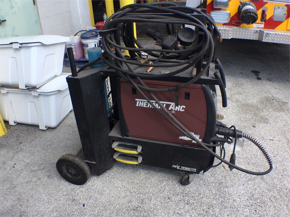 BIDERA Government Auctions - Thermal ARC Fabricator 252I Welding Machine