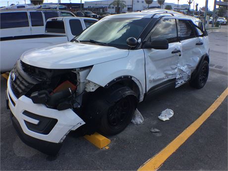 2018 Ford Explorer AWD Police Interceptor (Both Side Impacted) Total Loss