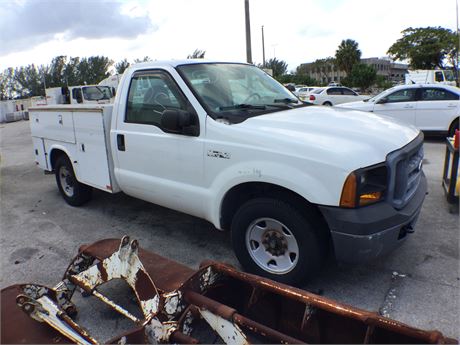 2006 Ford F-250XL Utility Bed Truck