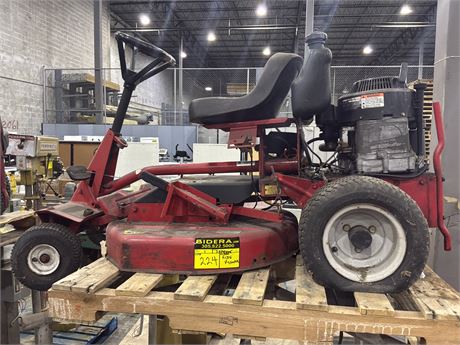 BIDERA Government Auctions - (1) Snapper Old School Ride-On Mower 30 ...