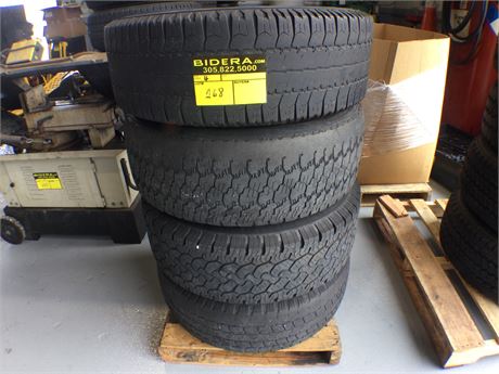 (4) Ford Rims with Worn Out Tires (LT265/70R17)