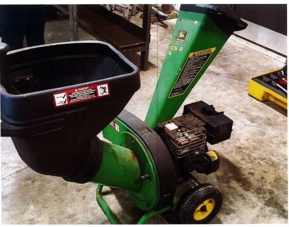 BIDERA Government Auctions - John Deere Brush Chipper / Shredder CS8