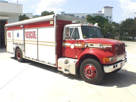 2001 International 4900 Pierce Heavy Rescue Truck