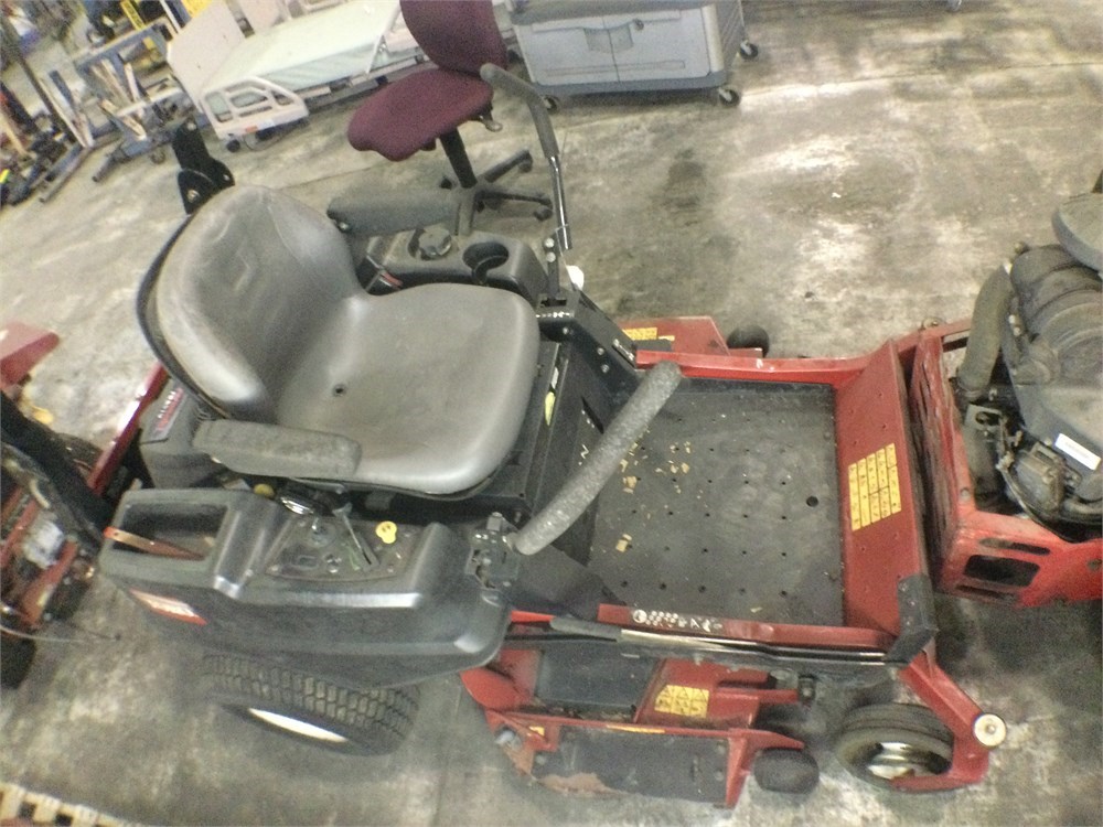 BIDERA Government Auctions Toro Ridding Mower Titan ZX4820