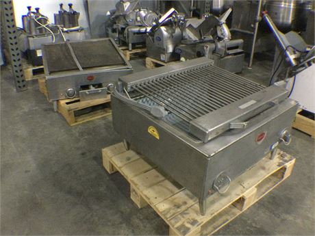 Mix lot of (02) Wells Grillers