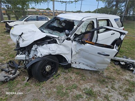 2014 Ford Explorer Police Interceptor (Crashed) Junk Candidate
