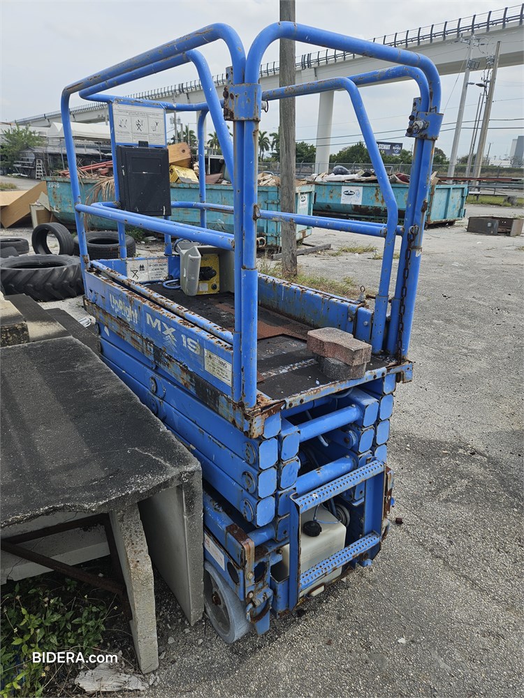BIDERA Government Auctions - Upright MX19 Scissor Platform Lift