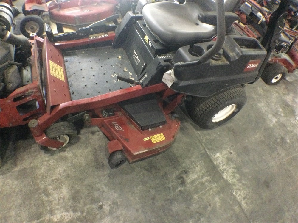 BIDERA Government Auctions Toro Ridding Mower Titan ZX4820