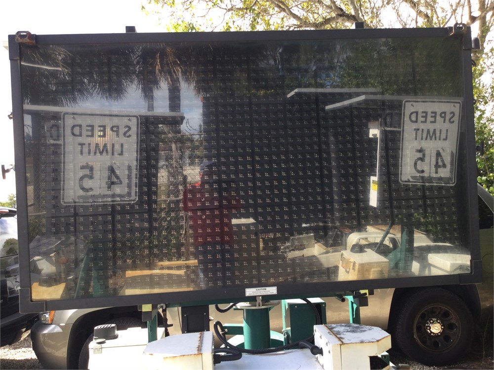 BIDERA Government Auctions - 2018 Wanco Message Board Trailer