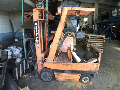 Toyota Forklift (Electric) 2640lbs Cap.