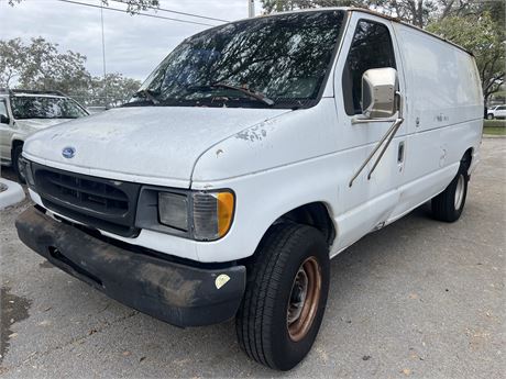 1997 Ford E-250 4x2 (with Lift Gate)